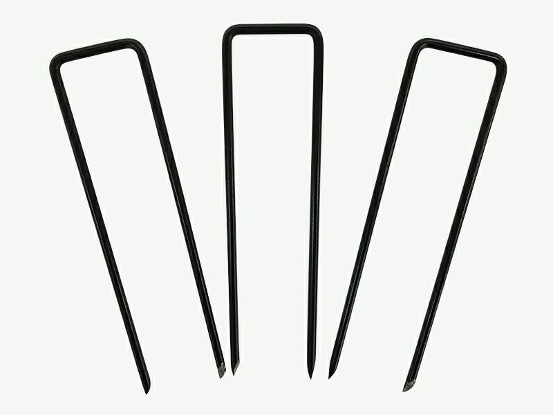 [セットになっている人工芝専用の固定ピンです(単品で販売しているピンと同じ)]先端が鋭利で打ち込みやすく、太さが4ｍｍの丈夫で長持ちする日本製のピンです。